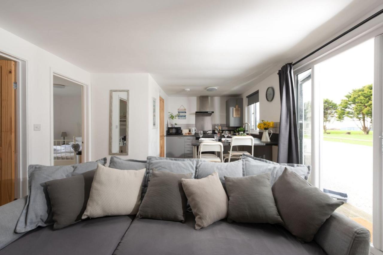 Wheal Prosper- Beautifully Fitted Wooden Lodge Helston Cornwall Bagian luar foto