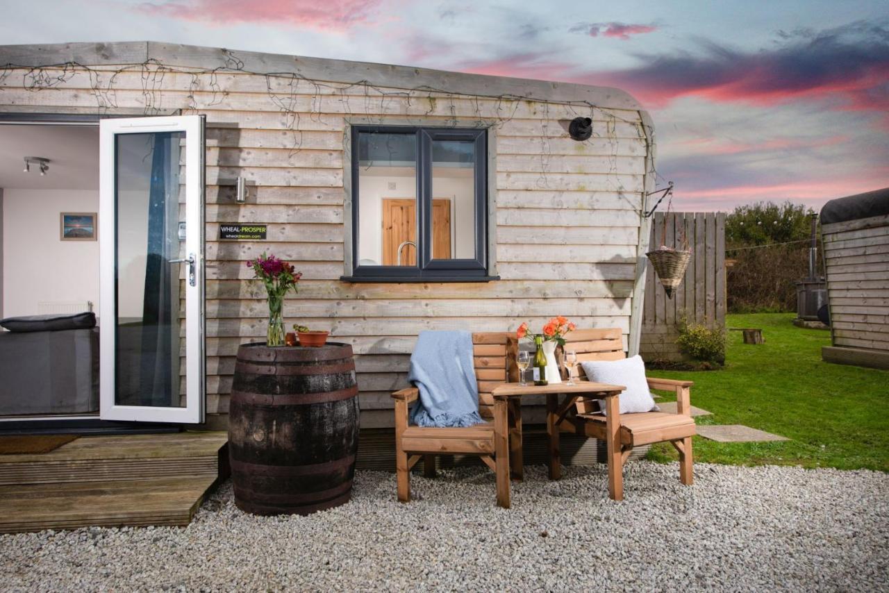 Wheal Prosper- Beautifully Fitted Wooden Lodge Helston Cornwall Bagian luar foto