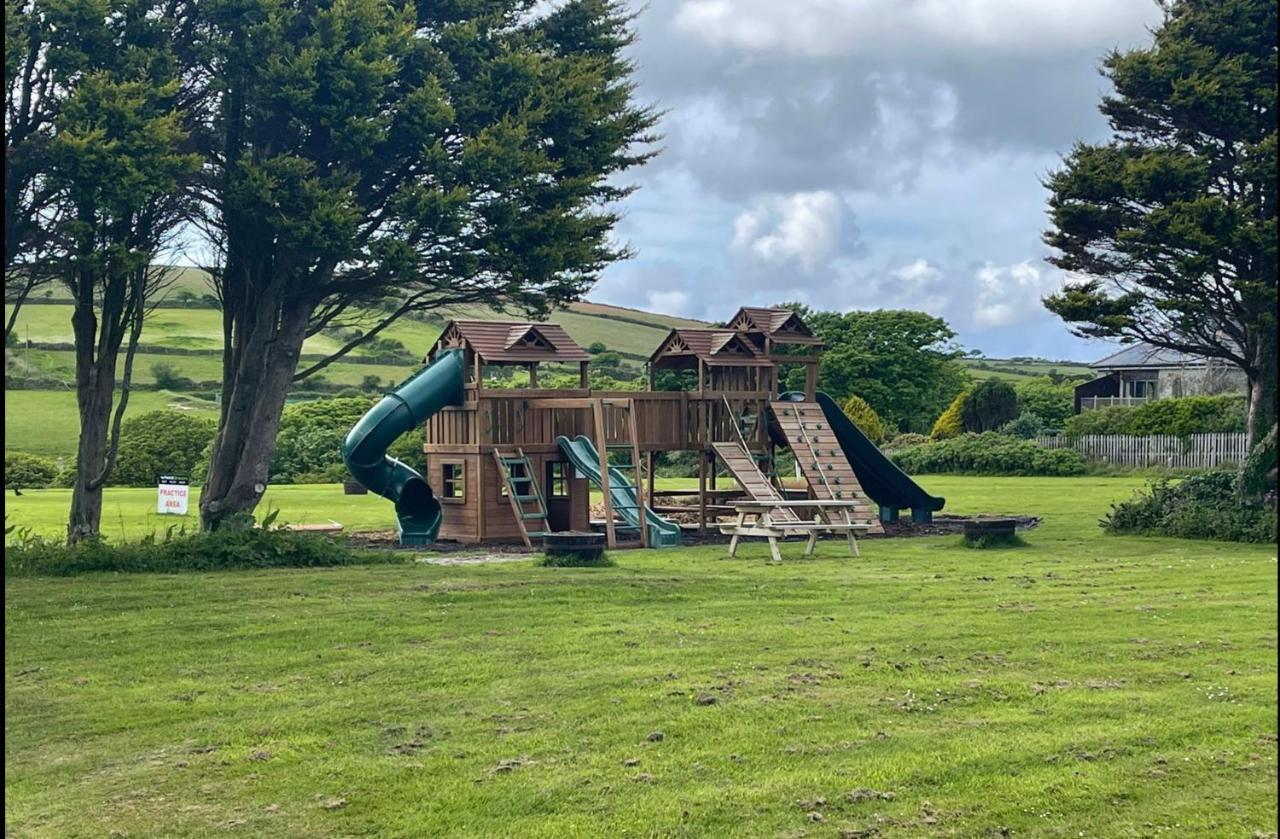 Wheal Prosper- Beautifully Fitted Wooden Lodge Helston Cornwall Bagian luar foto